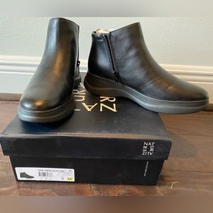 NEW IN BOX Naturalizer Genn-Swerve low boots 8M